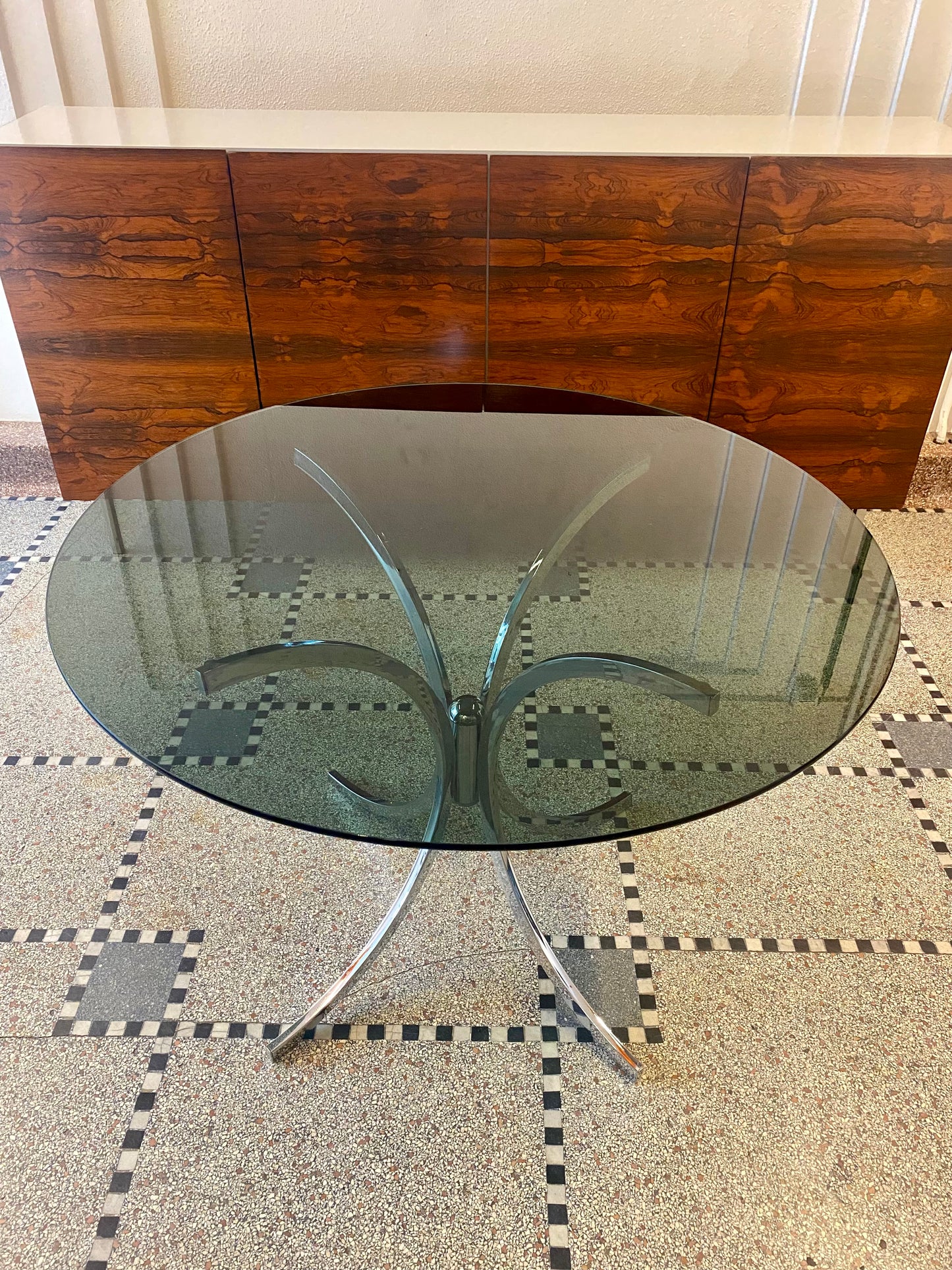 Table ronde italienne en verre fumé
1970 style Giotto Stoppino