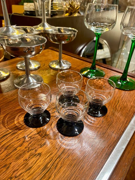 Lot de 4 verres à gouttes 1920