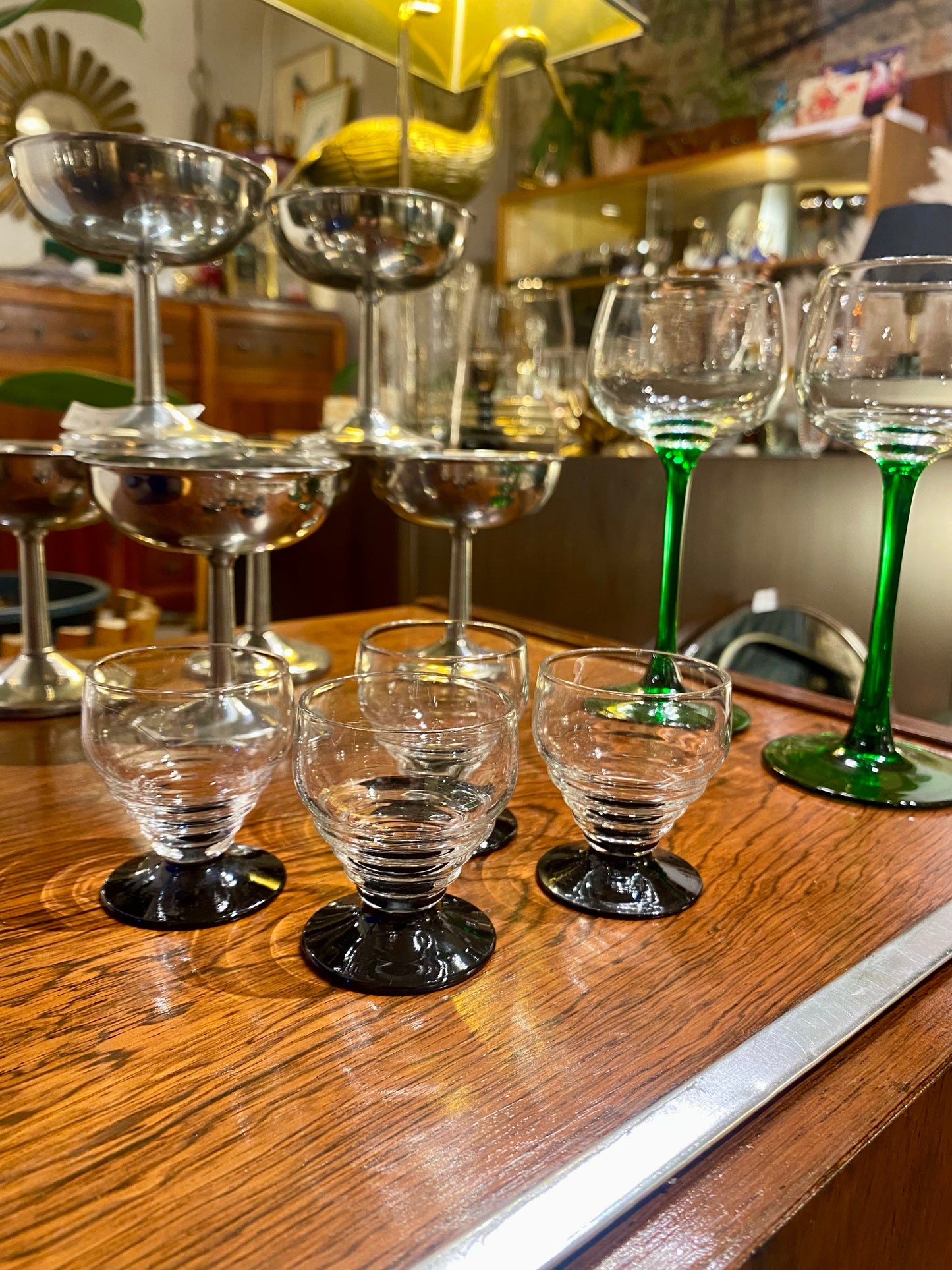 Lot de 4 verres à gouttes 1920