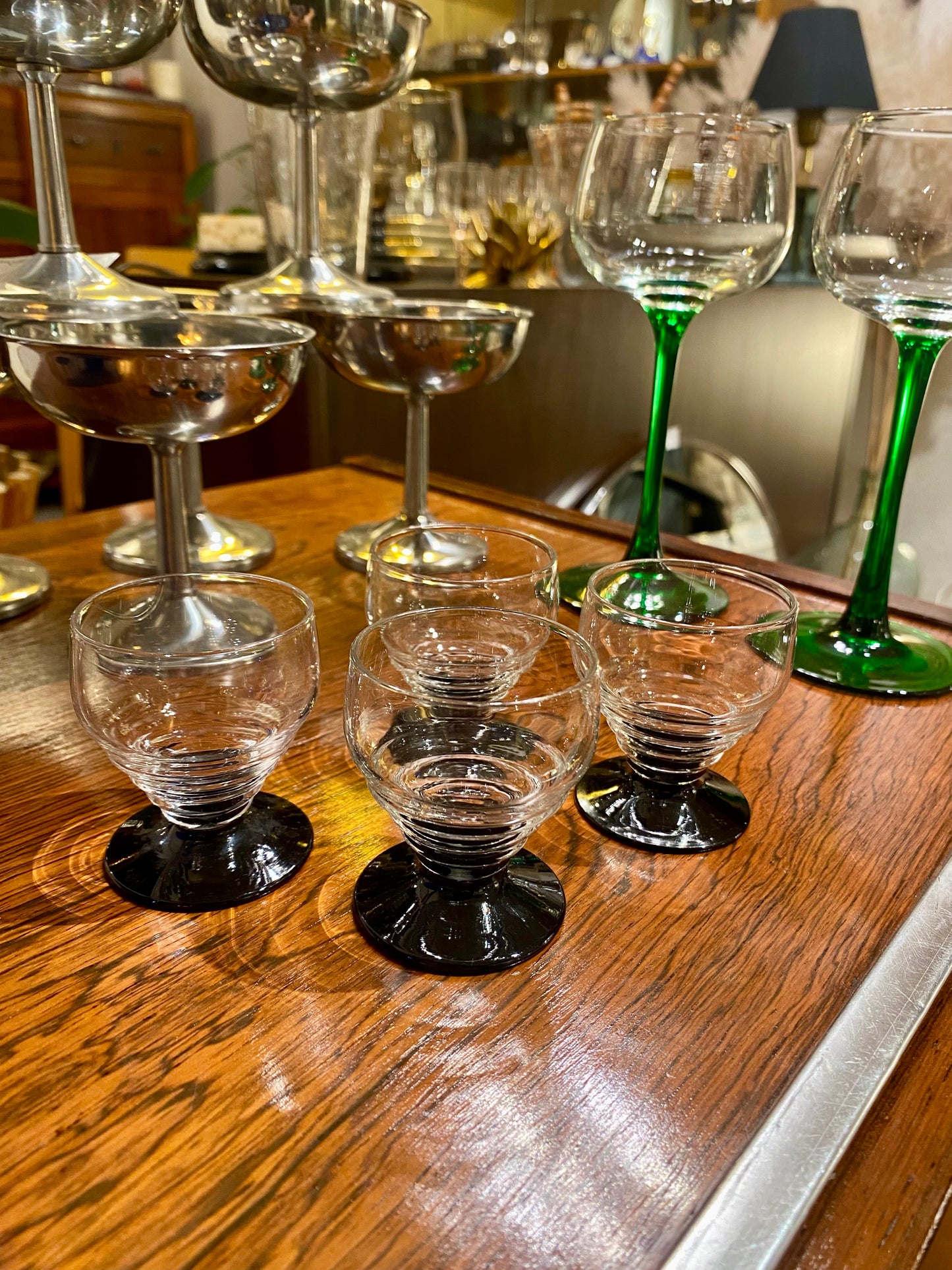 Lot de 4 verres à gouttes 1920