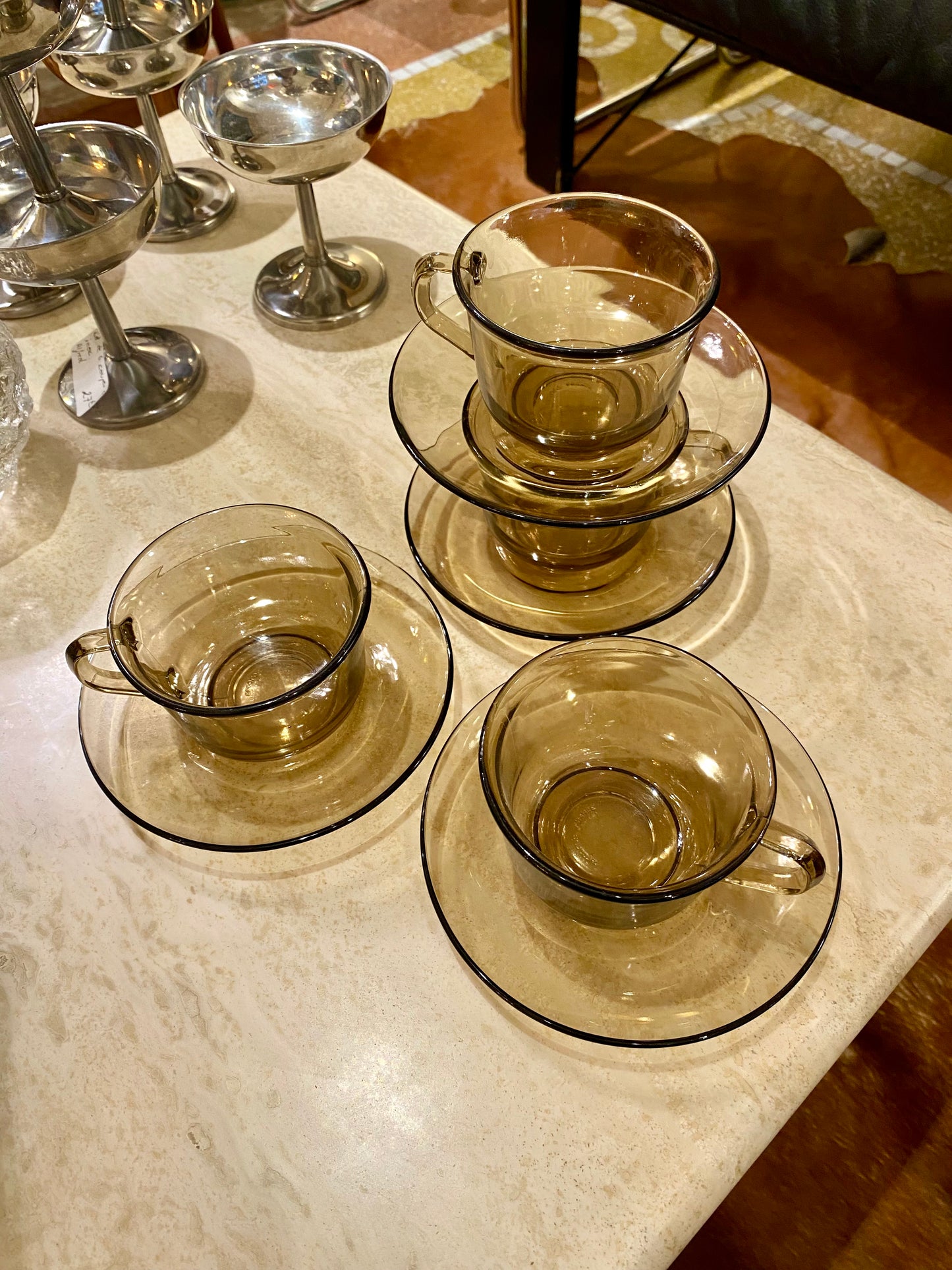 Ensemble de 4 tasses et sous-tasses en verre fumé