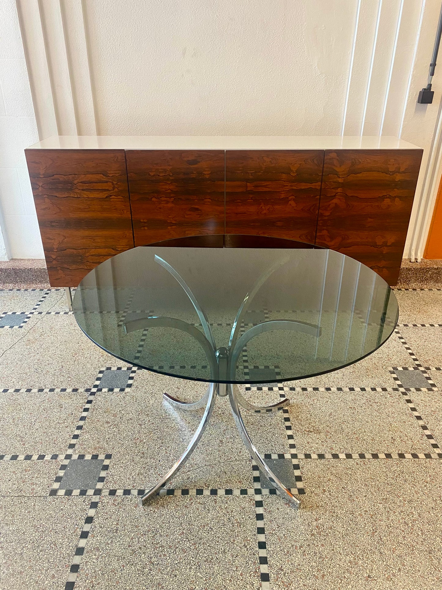 Table ronde italienne en verre fumé
1970 style Giotto Stoppino