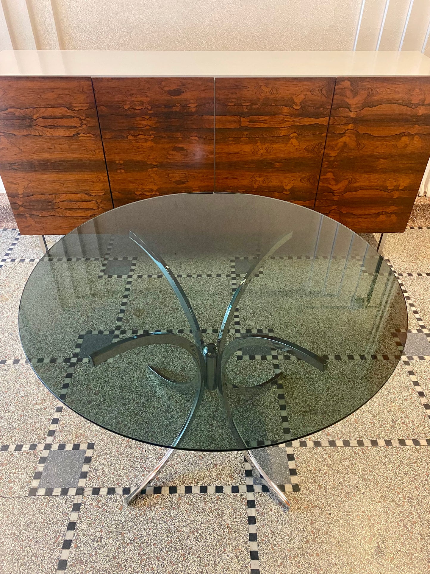 Table ronde italienne en verre fumé
1970 style Giotto Stoppino