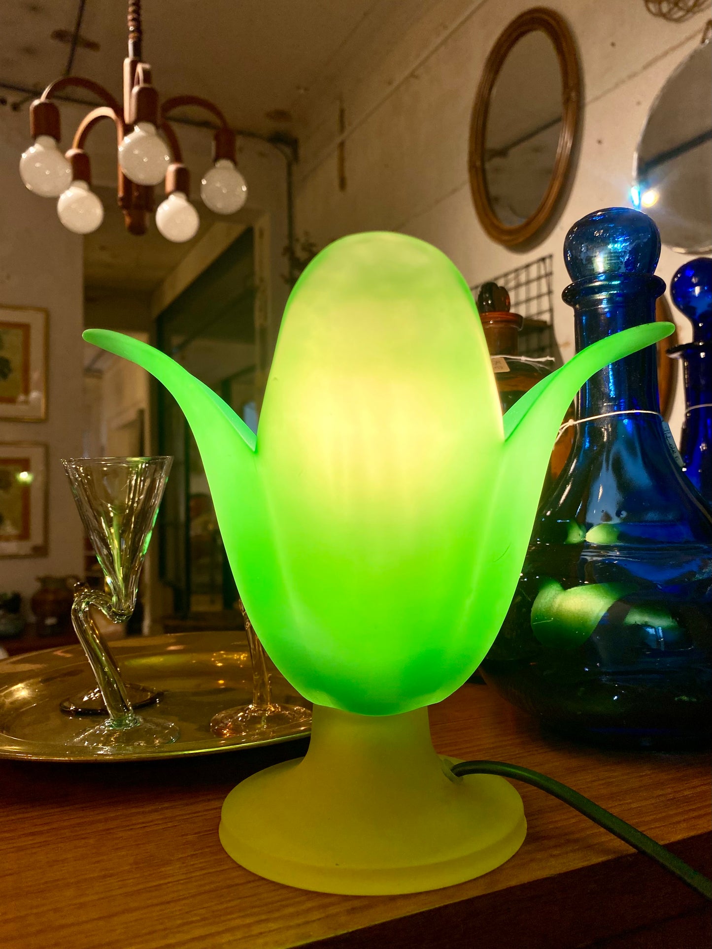 Lampe tulipe en verre Vandeheg