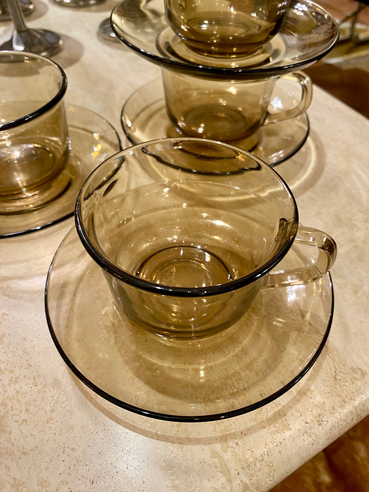 Ensemble de 4 tasses et sous-tasses en verre fumé